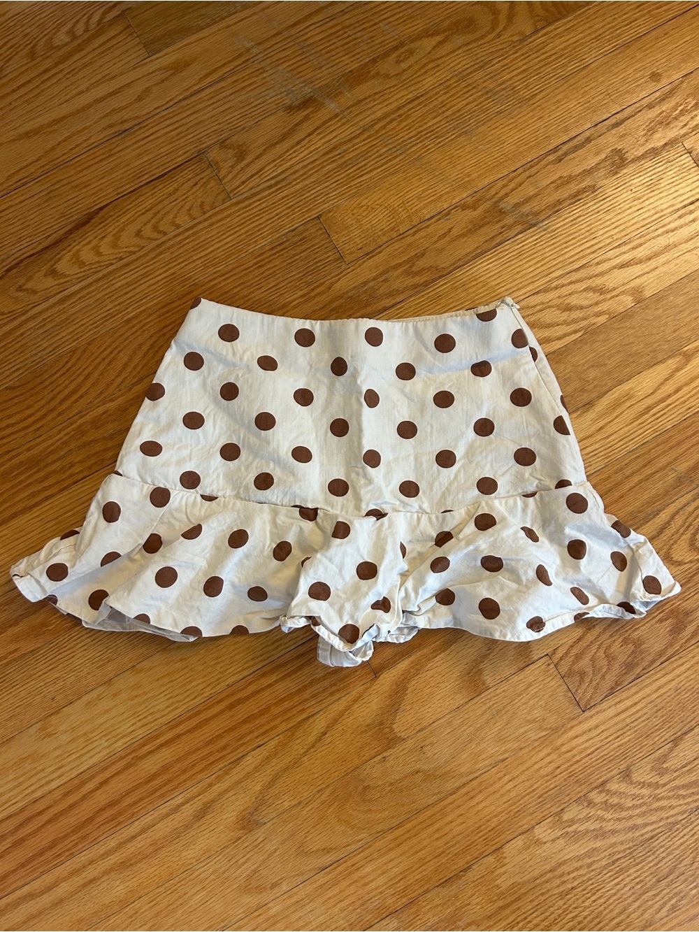 Zara White Shorts with Brown Polka Dots and Ruffle Hem